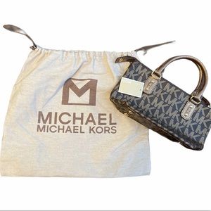 Michael Kors tote Dust bag is included! NWT
